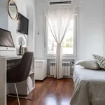 Rent a room of 100 m² in madrid