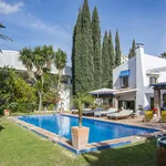 Rent 4 bedroom house of 380 m² in Puerto Banús