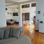 Rent 5 bedroom house of 200 m² in Roma