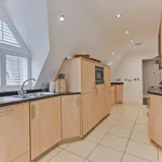 Rent 3 bedroom flat in South East England