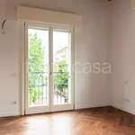 Affitto 4 camera casa di 205 m² in Milano