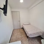 Rent a room of 80 m² in Zaragoza