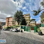 Affitto 6 camera appartamento di 150 m² in Naples