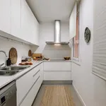 Rent 5 bedroom apartment of 102 m² in Barcelona