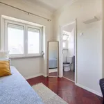 Rent 7 bedroom apartment in Lisbon