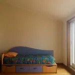 Rent a room of 70 m² in porto