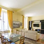 Rent 3 bedroom apartment in genoa