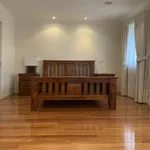 Rent 5 bedroom house in  GLEN WAVERLEY
 