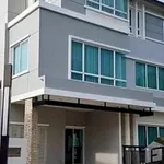 Rent 5 bedroom house of 400 m² in Bangkok