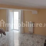 Affitto 2 camera appartamento di 150 m² in Naples