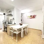 Rent a room of 100 m² in valencia