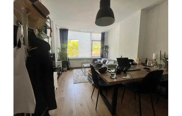 Huur 2 slaapkamer appartement van 35 m² in Laakkwartier-Oost