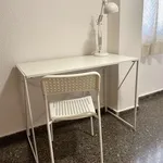 Rent a room of 100 m² in valencia