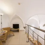 Rent 2 bedroom apartment of 80 m² in Florence