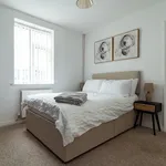 Rent 5 bedroom flat in South West England