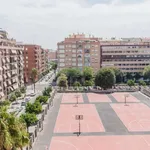 Rent a room of 110 m² in valencia