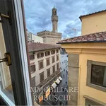 Affitto 7 camera appartamento di 210 m² in Firenze