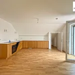 urban summer vibes: dg-wohnung mit 19m² balkon und steinertor-blick