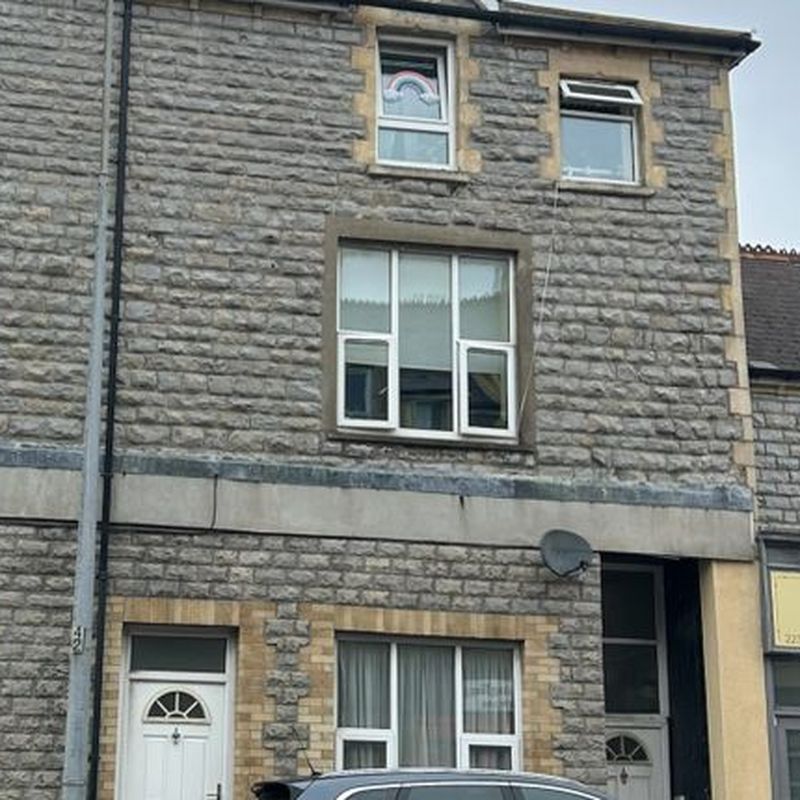 Maisonette to rent in Holton Road, Barry CF63