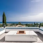 Rent 5 bedroom house of 320 m² in Marbella