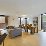 Rent 3 bedroom flat in Exeter