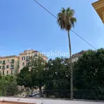 Affitto 1 camera appartamento di 275 m² in Naples