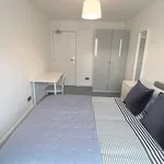 Rent 3 bedroom flat in Leeds