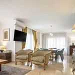 Rent 3 bedroom apartment of 200 m² in Granada