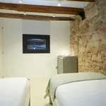 Rent 4 bedroom apartment of 70 m² in Barcelona