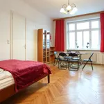 Miete 3 Schlafzimmer wohnung von 893 m² in Vienna