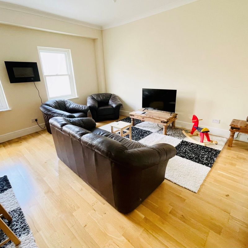 3 bedroom property to let in MERTHYR TYDFIL - £700 pcm Morgan Town