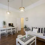 Rent a room of 180 m² in valencia