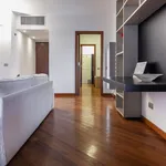 Rent 6 bedroom apartment of 100 m² in Milan