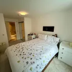 Rent 2 bedroom flat in Edinburgh  East