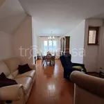 Affitto 8 camera appartamento di 95 m² in Perugia