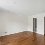 Rent 3 bedroom apartment of 125 m² in Staten Island