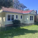 Rent 4 bedroom house in Woolgoolga