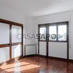 Rent 4 bedroom house of 254 m² in Lisbon