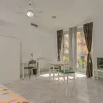 Rent a room of 85 m² in valencia