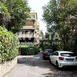 Rent 5 bedroom apartment of 240 m² in Rome