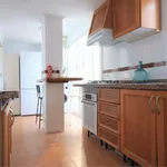 Rent 4 bedroom apartment in Valencia