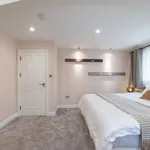 Rent 3 bedroom apartment of 1001 m² in London