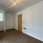 Rent 3 bedroom flat in South East England