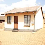 Rent 2 bedroom house of 250 m² in Soweto