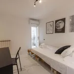 Rent 5 bedroom apartment of 81 m² in Florence