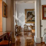 Rent 5 bedroom apartment of 260 m² in Rome