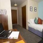 Rent 4 bedroom flat in Leicester