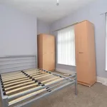 Rent 3 bedroom flat in Wakefield