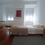 Rent 4 bedroom apartment in Lisbon