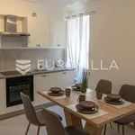 Rent 1 bedroom apartment of 72 m² in Rovinj